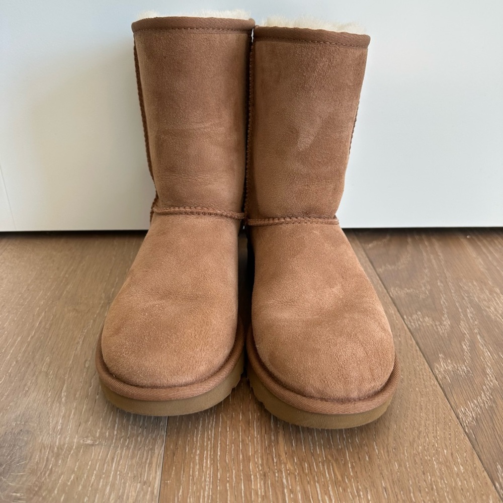 Uggs - image 1